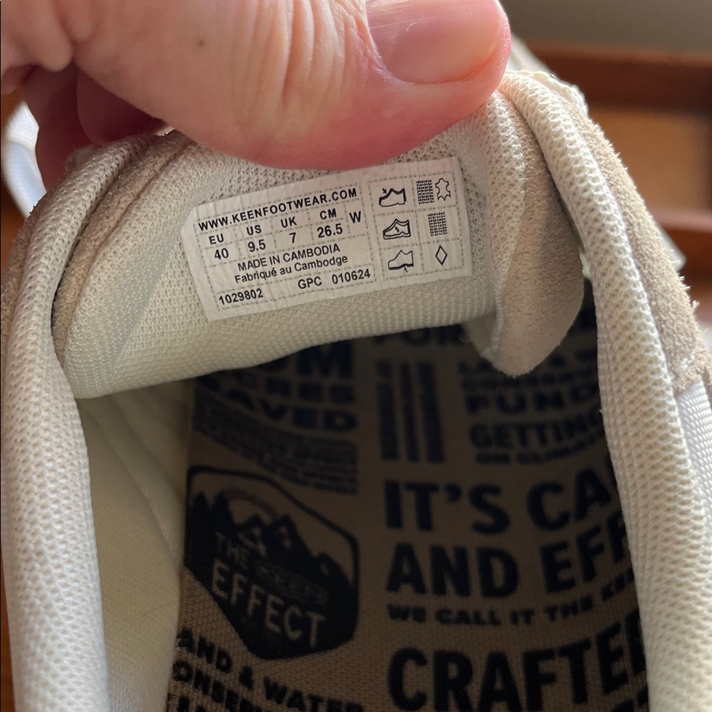 Keen women’s White and Tan Sneakers - Picture 4 of 6